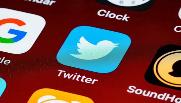 Twitter now officially launches it's 'Twitter Blue' first paid subscription service Implements to correct a typo