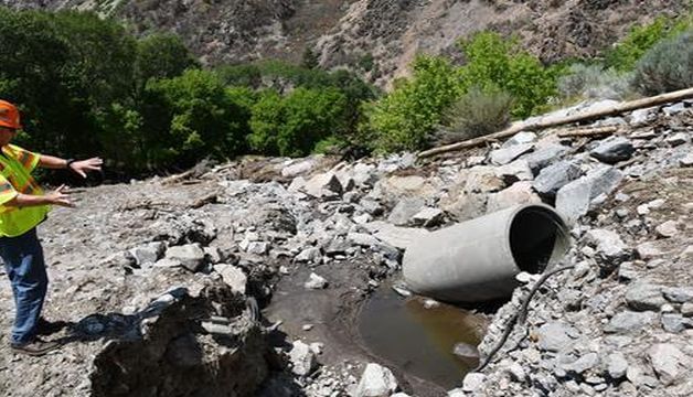 Glenwood canyon mudslides force more than 100 motorists to spend their night on highway