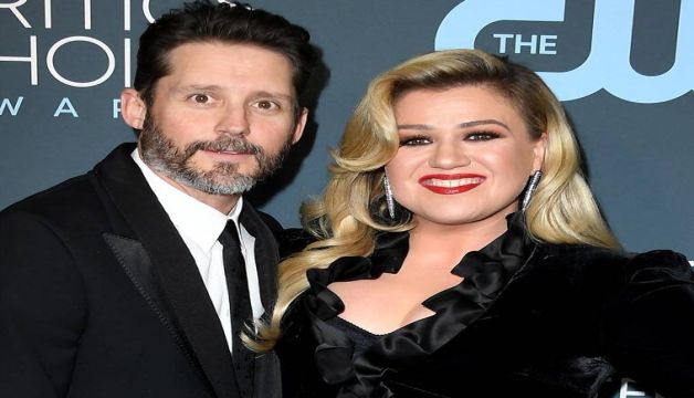Kelly Clarkson's Ex-husband Asks Her To "Put Her Differences Aside"