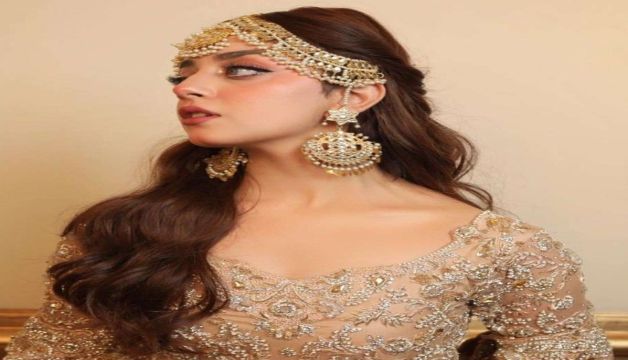 Alizeh Shah Praises Shazia Manzoor After Autumn Fashion Week: "What An Energy Fireball"