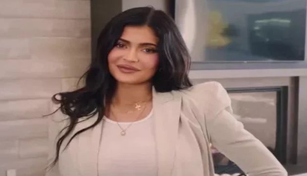 Kylie Jenner becomes 'cool mom' and shows off her style in over-the-knee boots, see photo