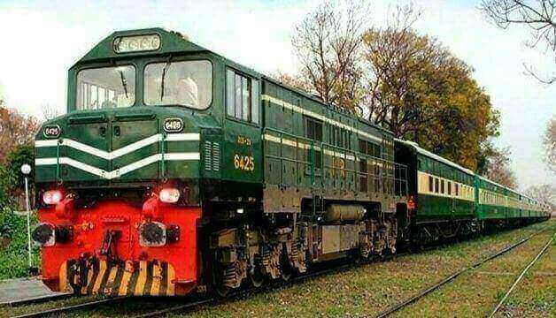 PM Inaugurates Long-Awaited Karachi-Islamabad Green Line Train