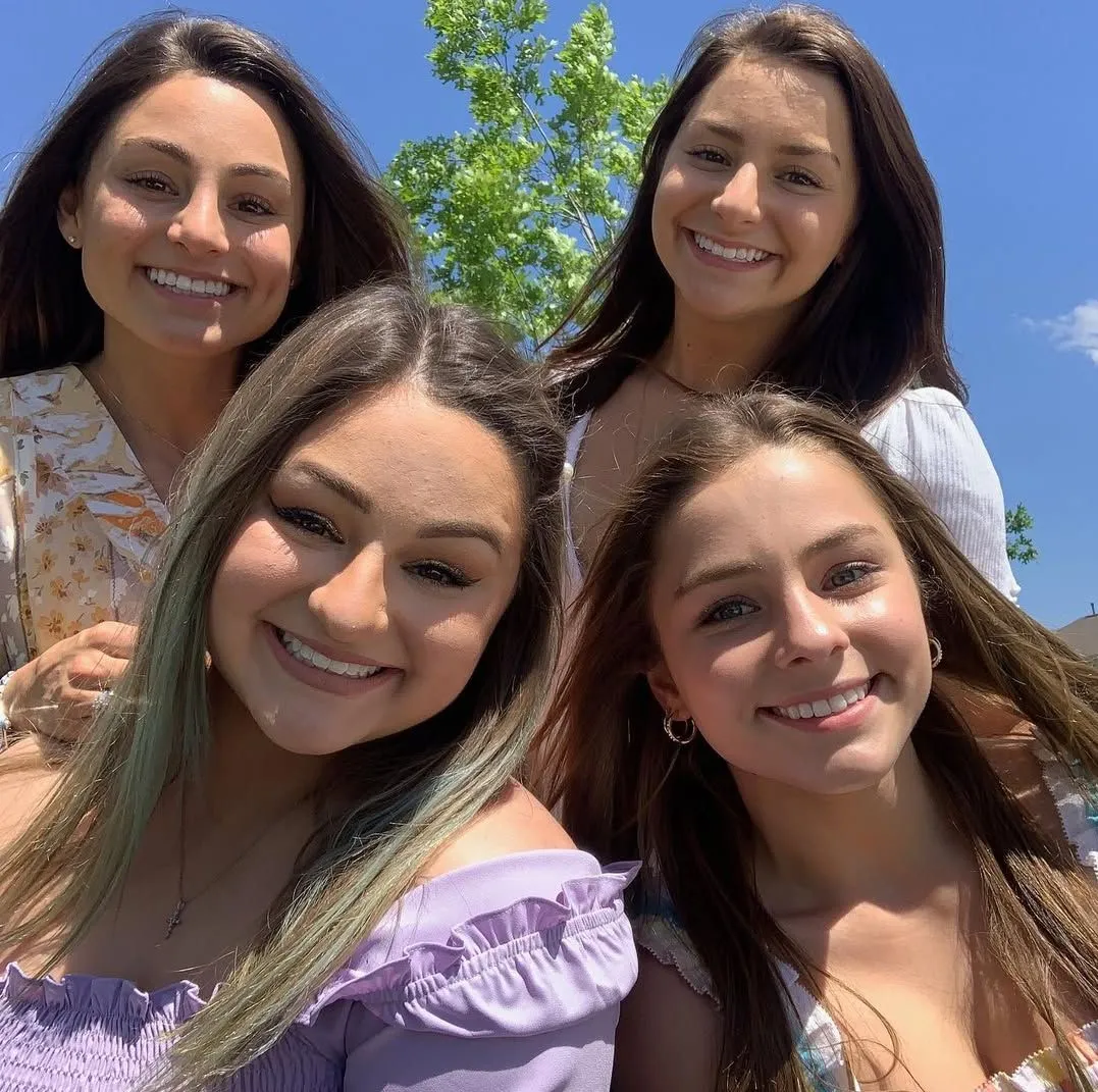 Her 4 Daughters