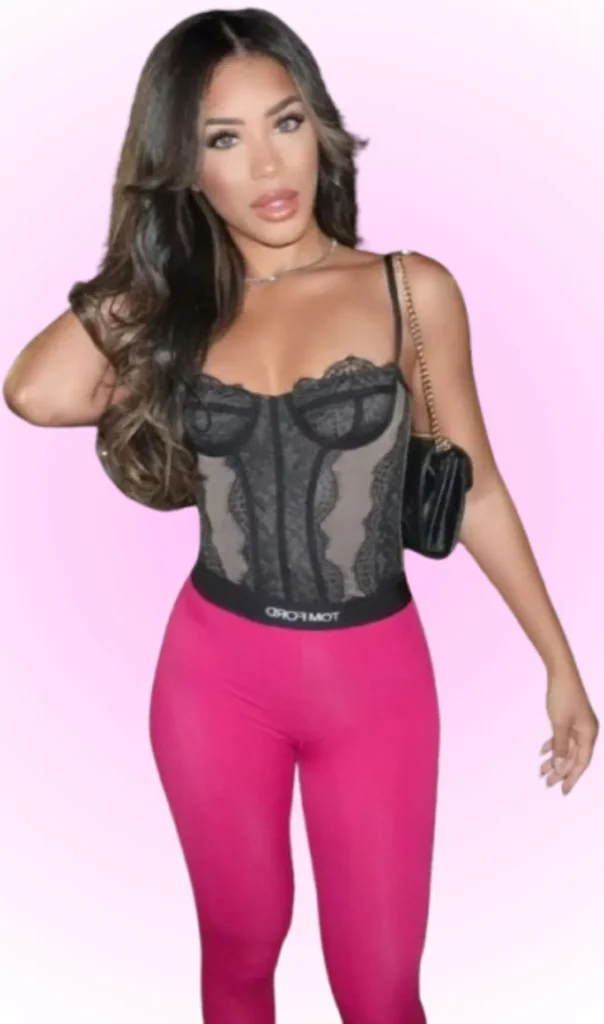 Amaya-Espinal-Love-Island