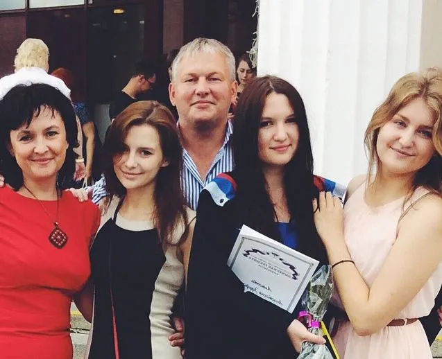 Laneksa with her family