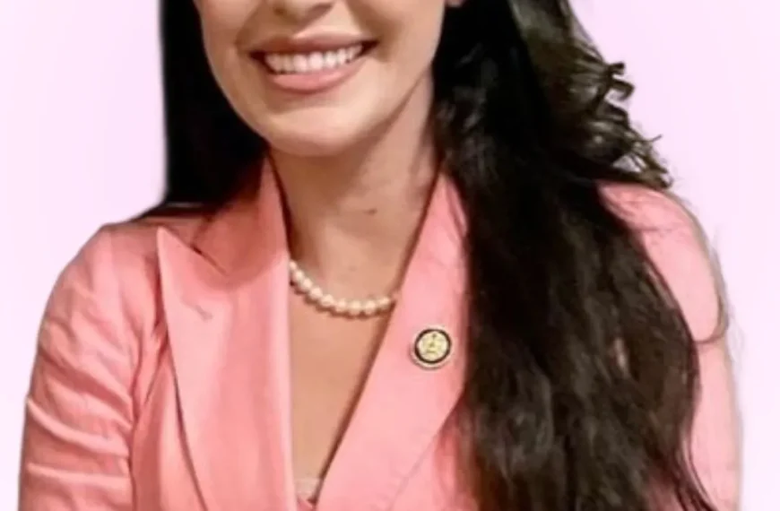 Anna Paulina Luna biography