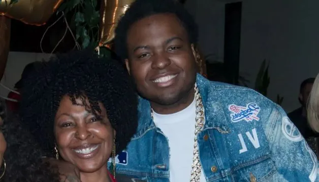 Sean Kingston with her mother